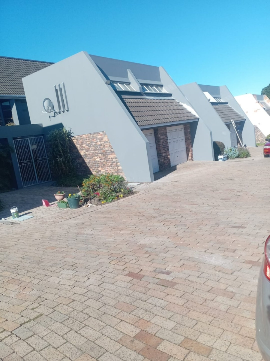 4 Bedroom Property for Sale in Southernwood Eastern Cape